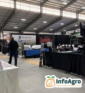 Dentro de Building C en World Ag Expo